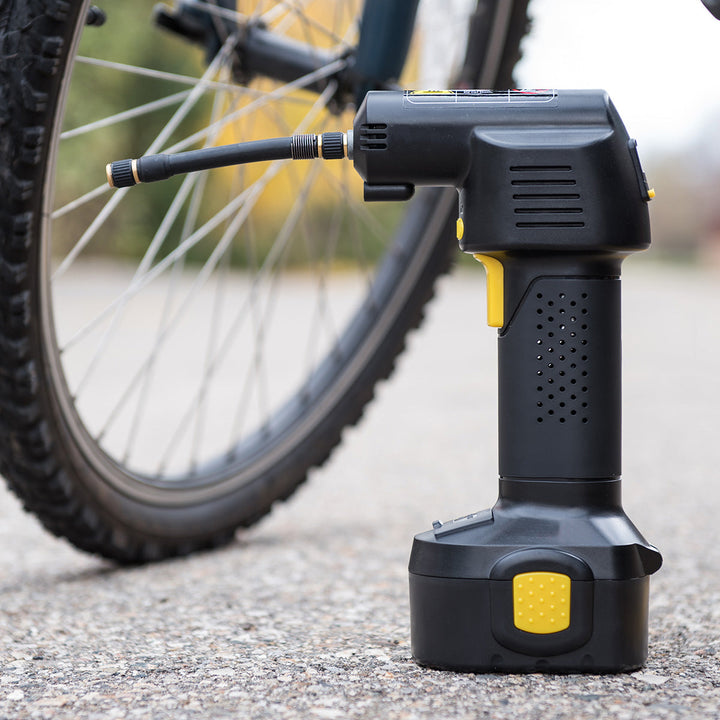 Gonfiatore per pneumatici senza fili con arresto automatico di Sharper Image