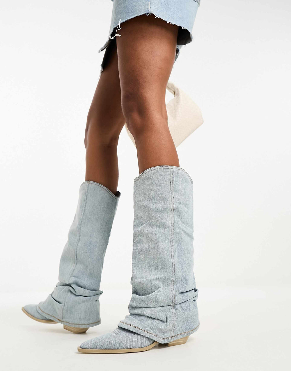 Bottes Femme de Cowboy en Denim Bleu Clair – Style Décontracté avec Talon Plat et Tige Surdimensionnée 1