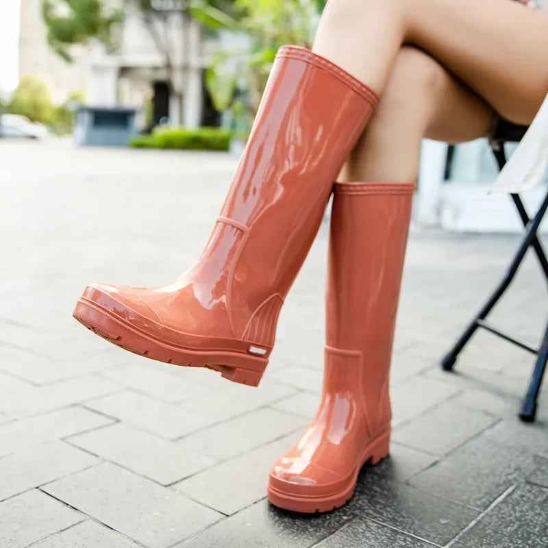 Bottes de Pluie Femme Élégantes Mi-Mollet en Caoutchouc Imperméables Antidérapantes – Confort Optimal et Design à la Mode 2