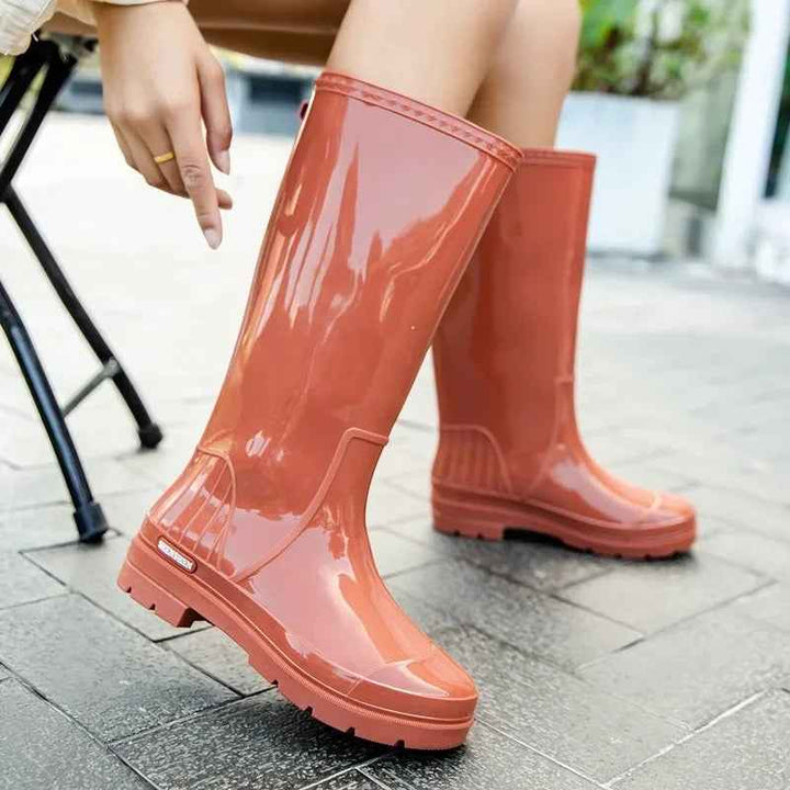 Bottes de Pluie Femme Élégantes Mi-Mollet en Caoutchouc Imperméables Antidérapantes – Confort Optimal et Design à la Mode 4