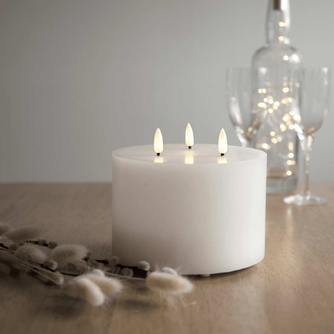 Bougie Pilier LED Blanche avec Trois Flammes Réalistes – Éclairage Élégant et Sûr pour Intérieur 1
