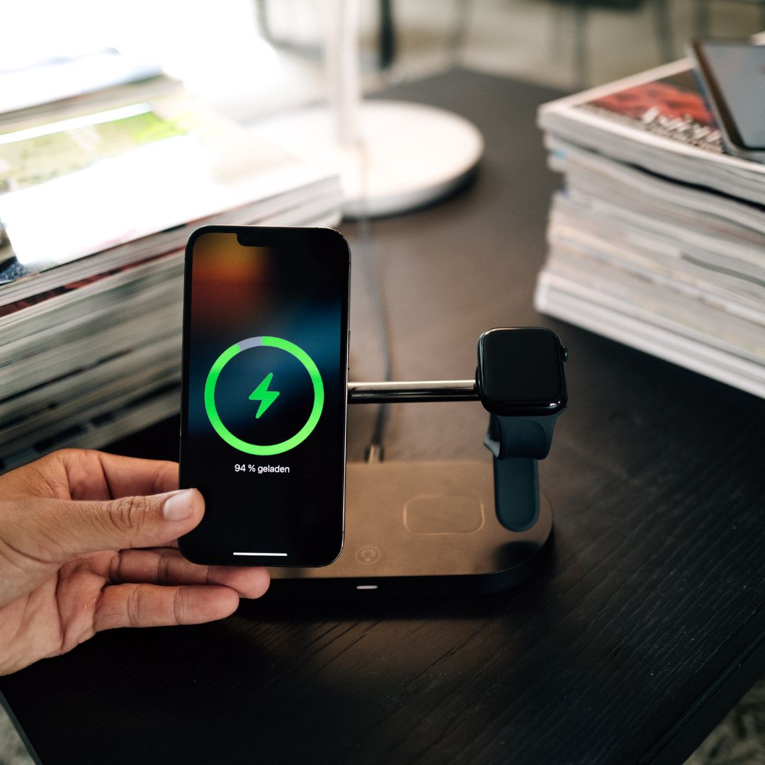 Chargeur sans Fil 3 en 1 pour Smartphone, Montre Intelligente et Écouteurs – Design Élégant et Compact 4