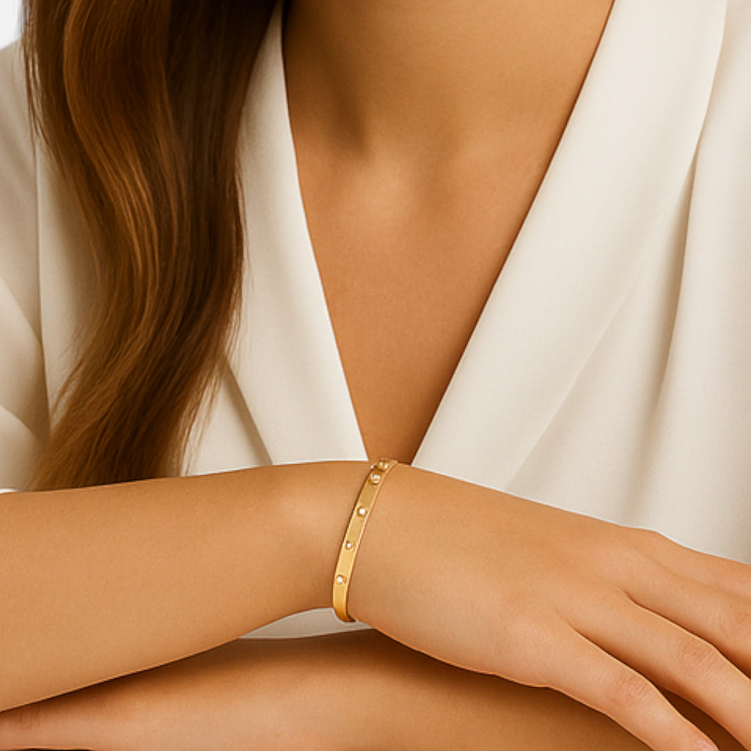 Celzoir | Elegant Women's Gold Eternity Bangle