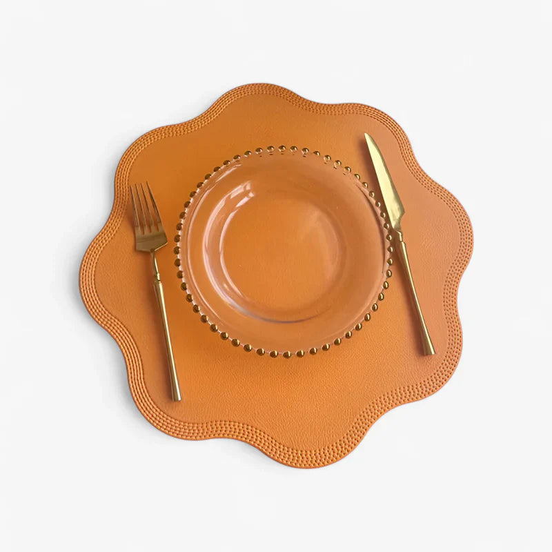 Chemin de Table Mariage Élégant en Simili Cuir Floral – Durable et Facile d'Entretien, 38 cm x 38 cm 0