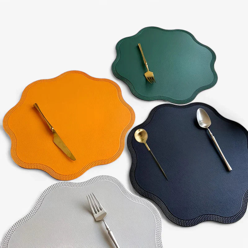 Chemin de Table Mariage Élégant en Simili Cuir Floral – Durable et Facile d'Entretien, 38 cm x 38 cm 1