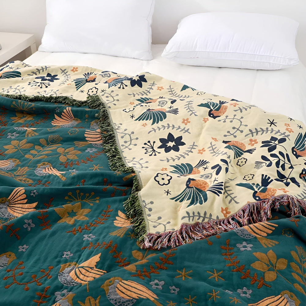 https://cdn.shopify.com/s/files/1/0886/2397/2701/files/HomoraBestickteDecke4.jpg