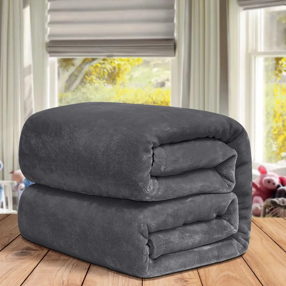 Couverture en Microfibre Ultra Douce – Élégante et Confortable pour Chambre et Salon, 100% Polyester, Plusieurs Tailles Disponibles 0