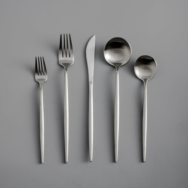Ensemble de Couverts de Table en Acier Inoxydable Minimaliste – Élégance Durable pour Tous les Repas 10
