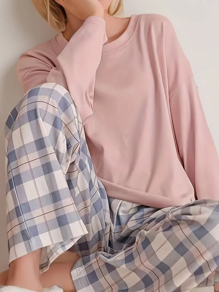 Ensemble de Vêtements d'Intérieur 2 Pièces Femme – Haut à Manches Longues et Pantalon à Carreaux Confortable et Tendance 1