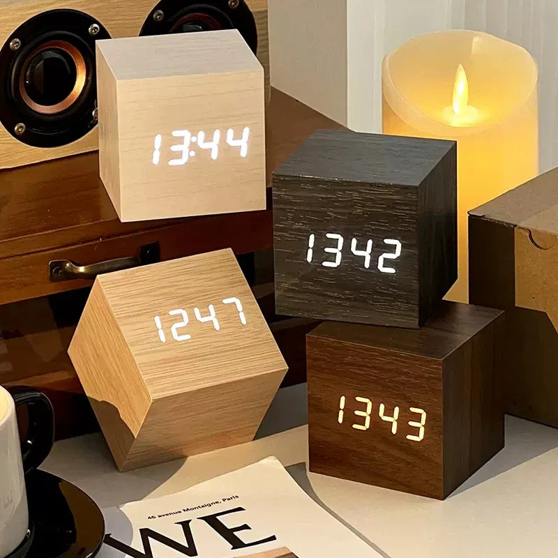 Horloge Murale Bois Design LED avec Affichage de la Température – Horloge en Bois Élégante et Pratique 1