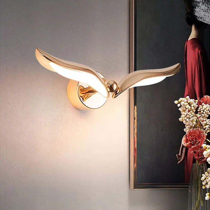 Lampe Murale Artistique en Forme de Mouette avec Finition Dorée – Éclairage Doux pour Ambiance Chaleureuse et Élégante 1