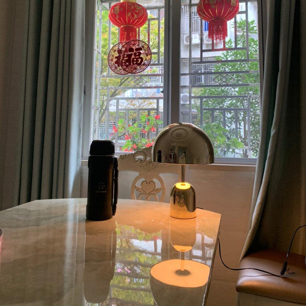 Lampe de Table Élégante en Métal et Acrylique – Lumière Chaude pour Salon, Chambre et Bureau, Design Classique et Moderne 8