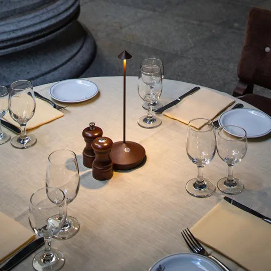 Lampe de Table LED Minimaliste en Métal – Design Élégant pour Bureau et Salon, Économie d'Énergie 3