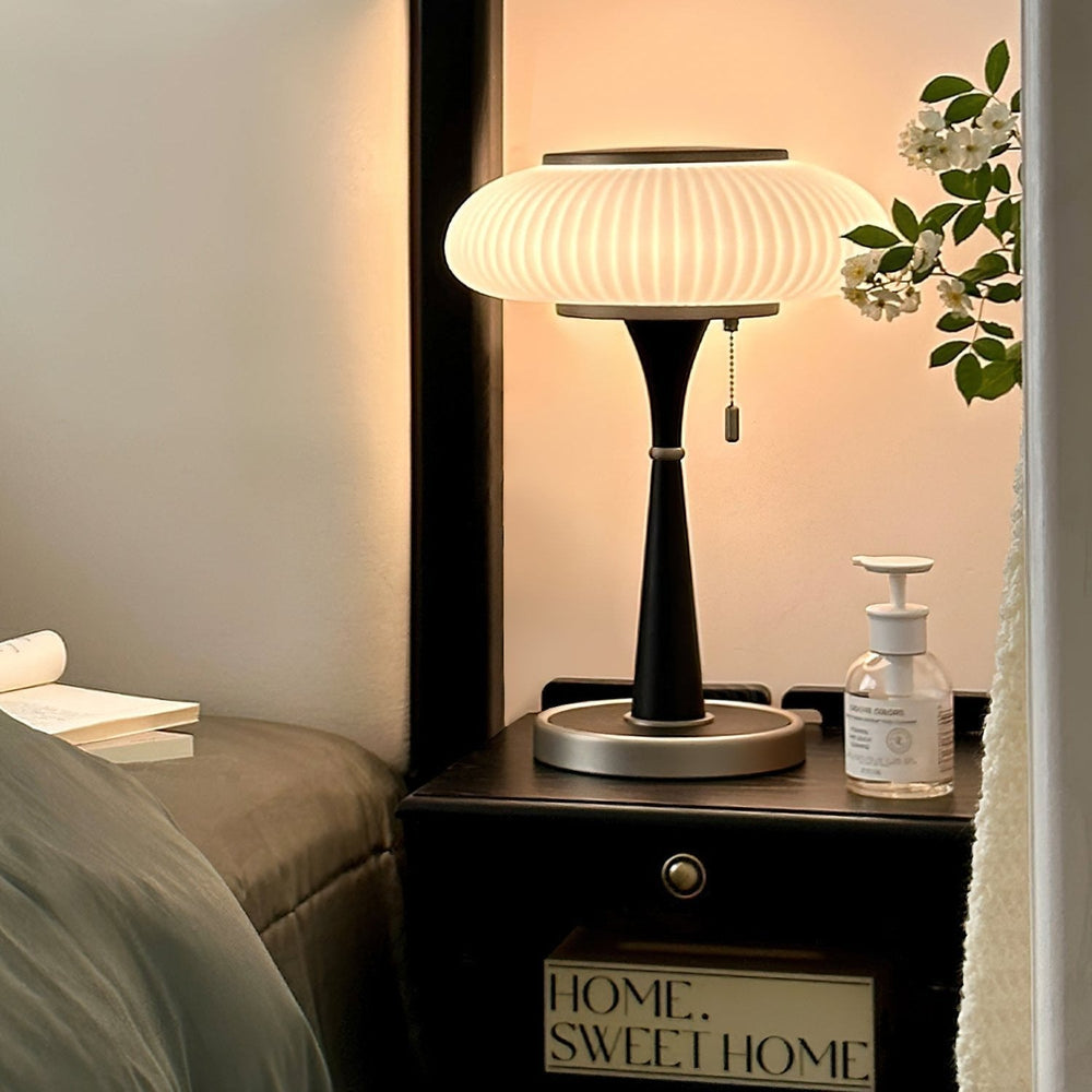 Lampe de Table en Bois avec Éclairage LED Chaud – Design Élégant et Compact pour Intérieur Moderne 1