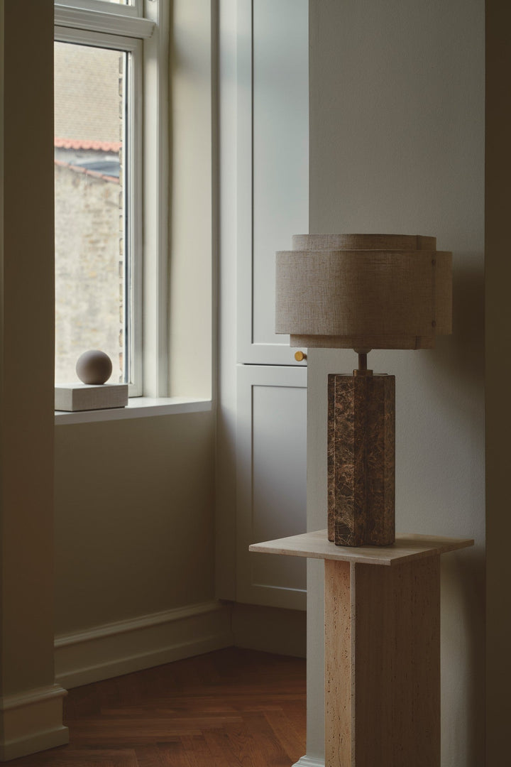 Lampe de Table en Marbre Brutaliste avec Abat-jour en Lin – Éclairage Doux et Élégant pour Salon ou Bureau 4
