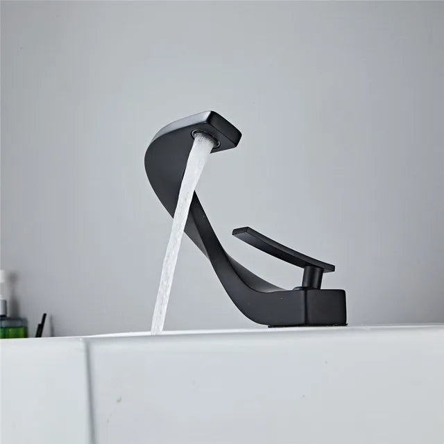 Mitigeur de Lavabo Élégant en Laiton Doré et Blanc avec Poignée Unique – Robinet Salle de Bain Moderne et Pratique 12