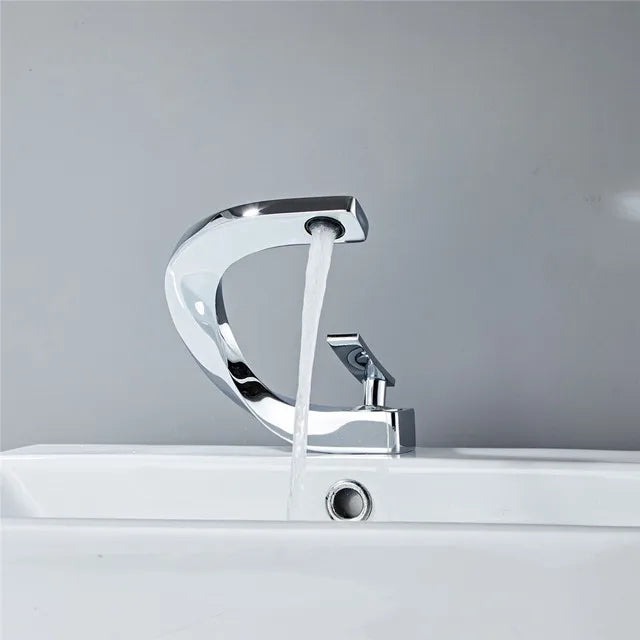 Mitigeur de Lavabo Élégant en Laiton Doré et Blanc avec Poignée Unique – Robinet Salle de Bain Moderne et Pratique 9