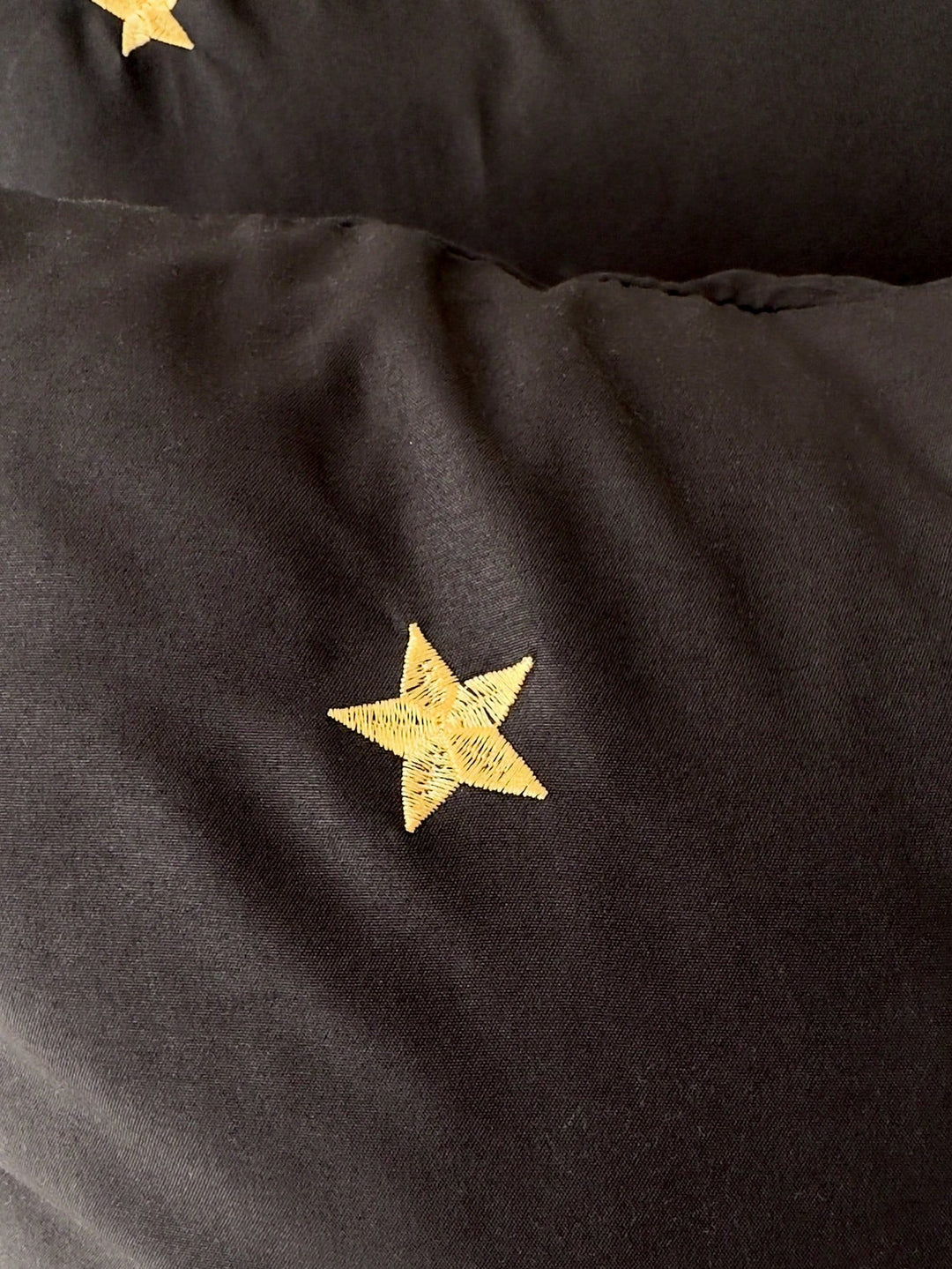 Parure de Taies d'Oreiller Noires avec Broderies de Lune et Étoiles – Design Élégant en Polyester, 20 x 30 cm 2