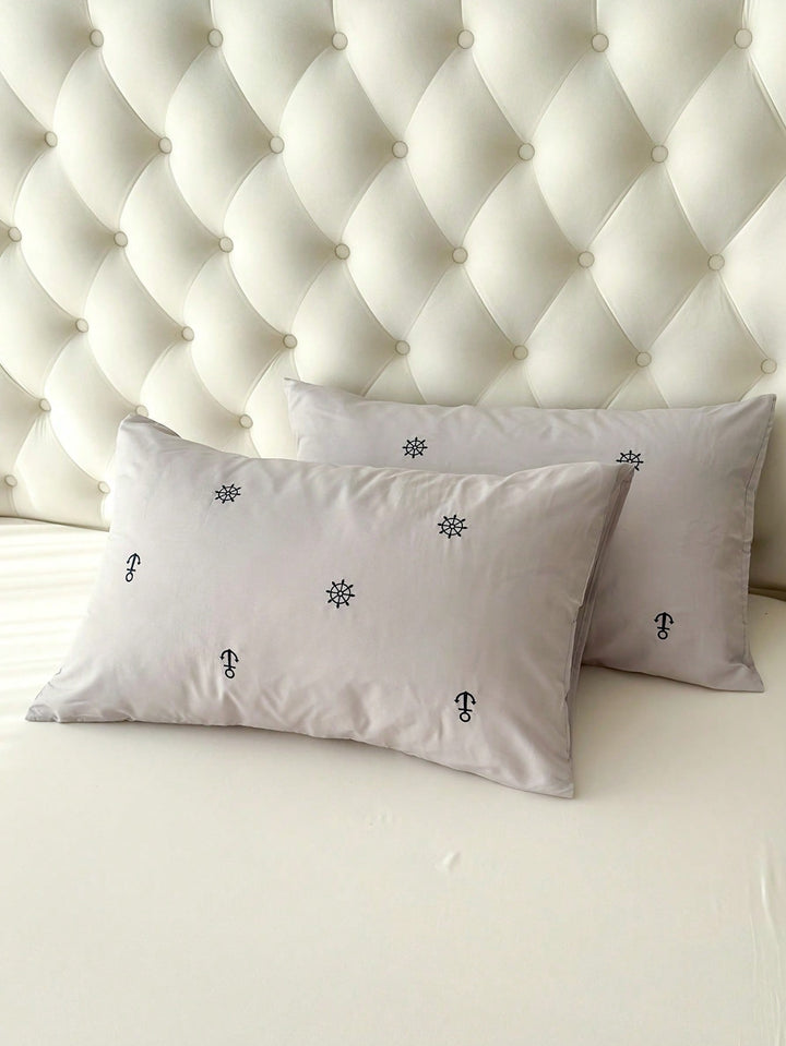 Parure de Taies d'Oreiller Noires avec Broderies de Lune et Étoiles – Design Élégant en Polyester, 20 x 30 cm 5
