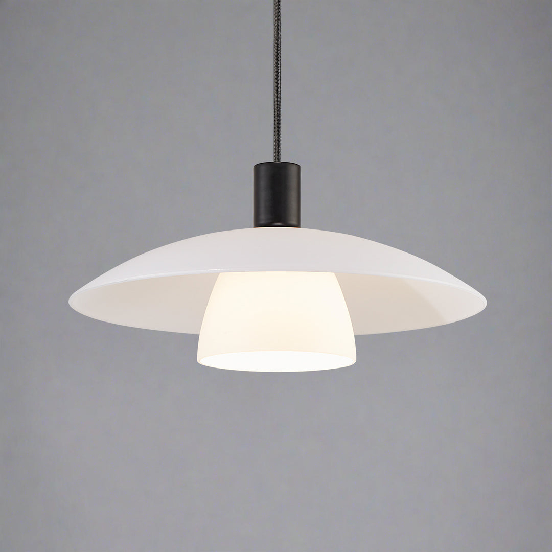 Plafonnier Scandinave Élégant avec Abat-Jours en Verre Opale – Design Moderne et Ajustable 1