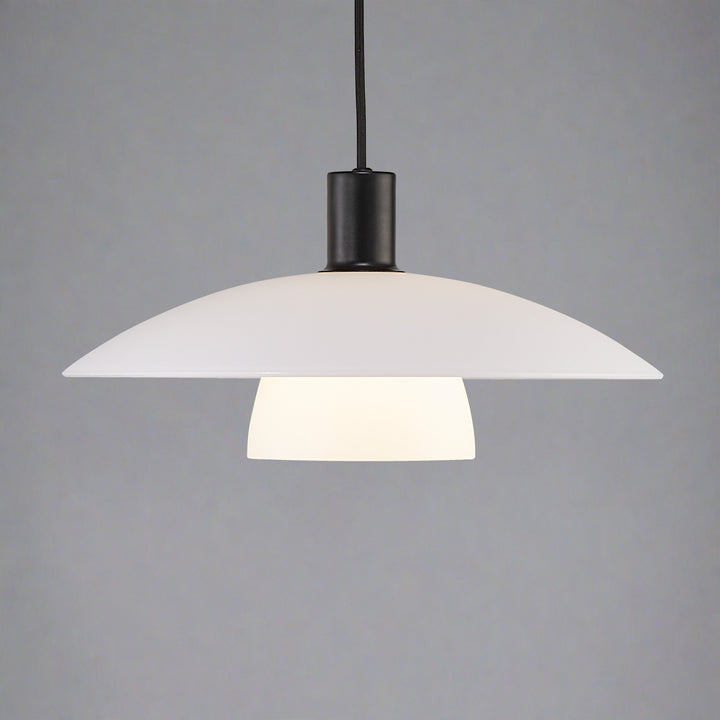 Plafonnier Scandinave Élégant avec Abat-Jours en Verre Opale – Design Moderne et Ajustable 3