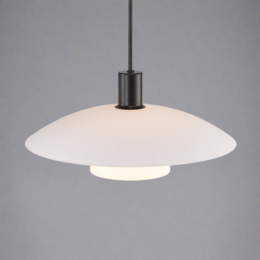 Plafonnier Scandinave Élégant avec Abat-Jours en Verre Opale – Design Moderne et Ajustable 4