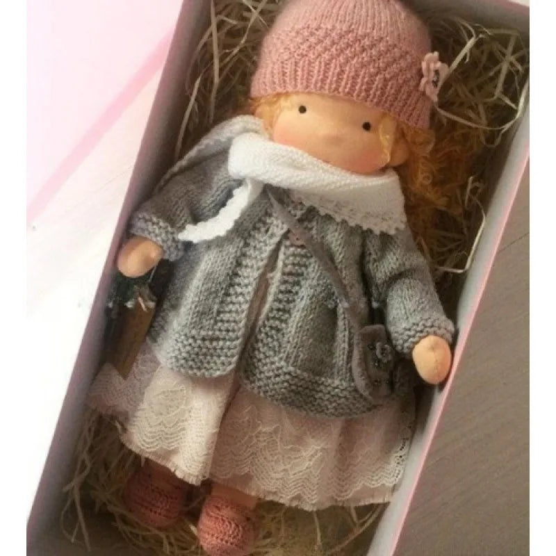 Poupée en Peluche Waldorf en Coton Doux avec Détails Kawaii – Compagnon Créatif pour Enfants 32 cm 27