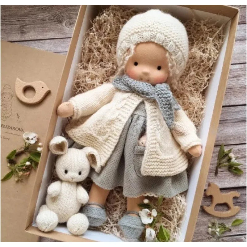 Poupée en Peluche Waldorf en Coton Doux avec Détails Kawaii – Compagnon Créatif pour Enfants 32 cm 9