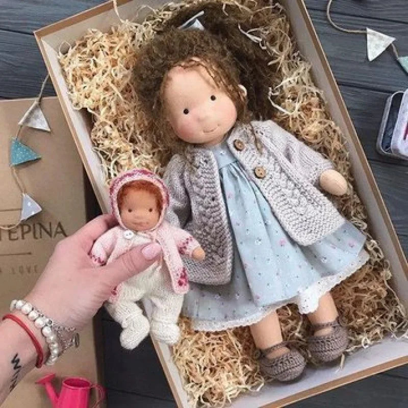 Poupée en Tissu Mila Style Waldorf en Coton Doux avec Boîte Élégante – 12 x 30 cm, Cadeau Idéal pour Enfants 20