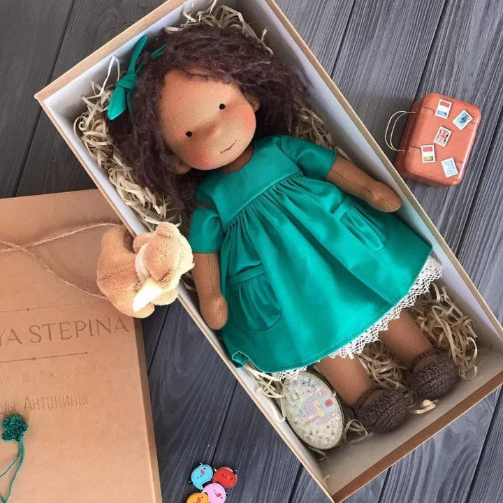 Poupée en Tissu Mila Style Waldorf en Coton Doux avec Boîte Élégante – 12 x 30 cm, Cadeau Idéal pour Enfants 25