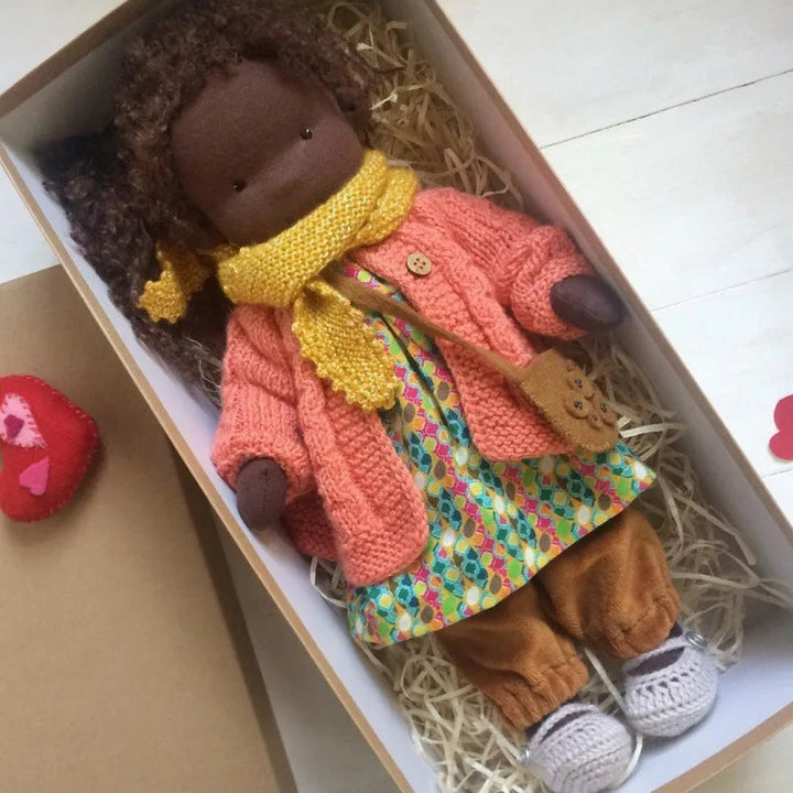 Poupée en Tissu Mila Style Waldorf en Coton Doux avec Boîte Élégante – 12 x 30 cm, Cadeau Idéal pour Enfants 27