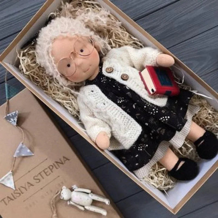 Poupée en Tissu Mila Style Waldorf en Coton Doux avec Boîte Élégante – 12 x 30 cm, Cadeau Idéal pour Enfants 7