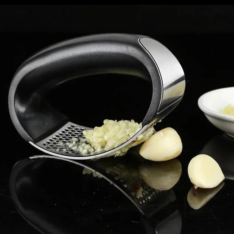 Presse-Ail en Acier Inoxydable Multifonction – Outil de Cuisine Ergonomique pour Écrasement Facile de l'Ail et Autres Ingrédients 4