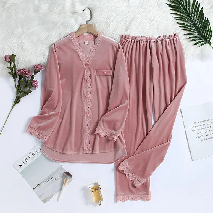 Pyjama Femme Hiver en Velours Chaud avec Dentelle – Ensemble Élégant et Confortable pour Nuits Cocooning 0