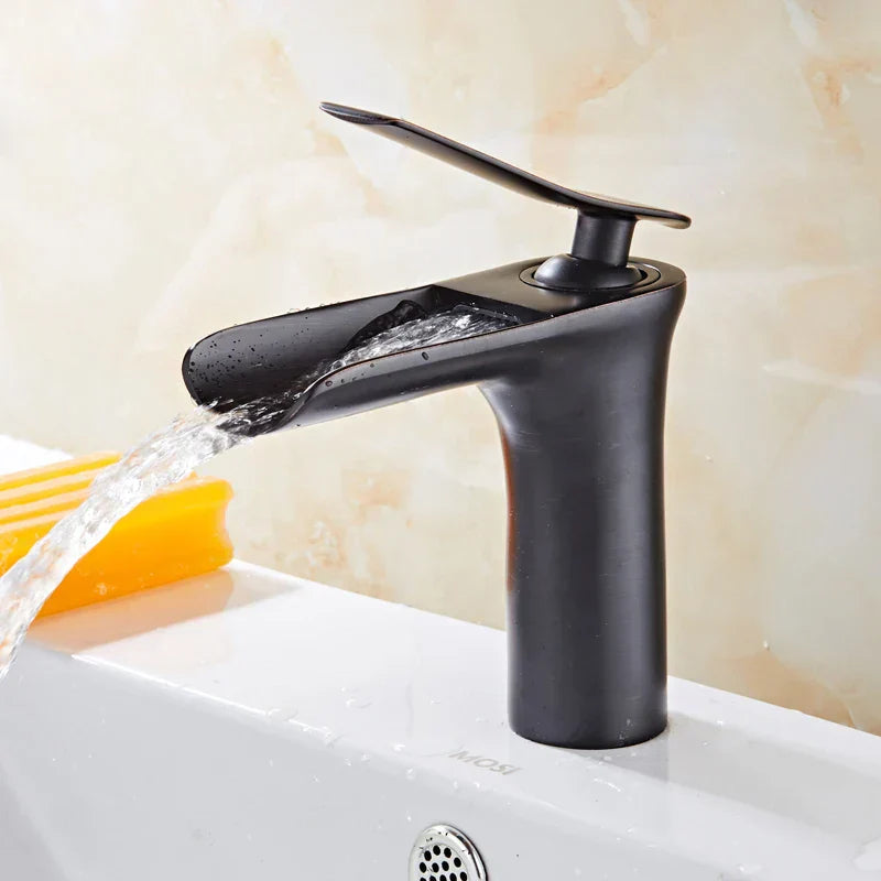 Robinet Lyvor Premium en Laiton et Cuivre pour Cuisine et Salle de Bain - Design Moderne et Durable avec Débit d'Eau Fiable 2