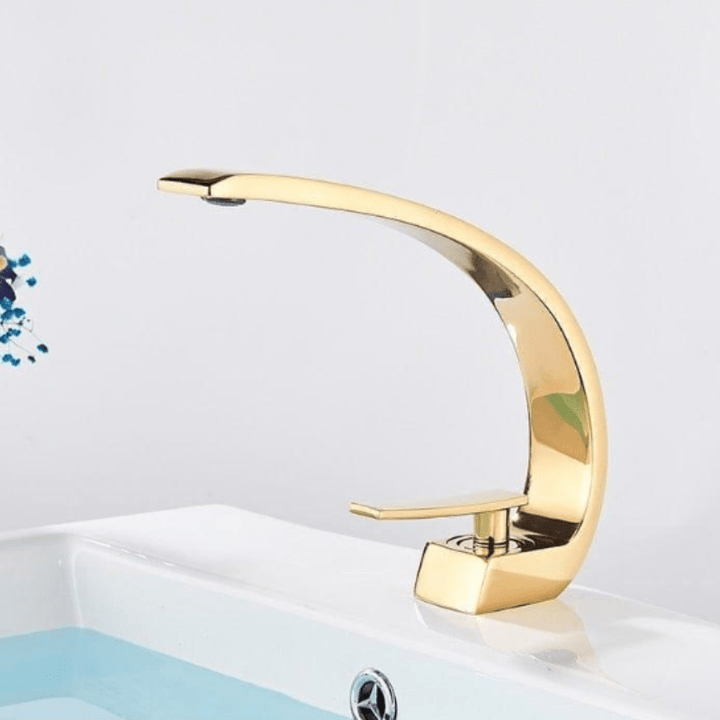 Robinet à Débit Incurvé en Laiton Durable pour Cuisine et Salle de Bain – Design Moderne et Élégant 0