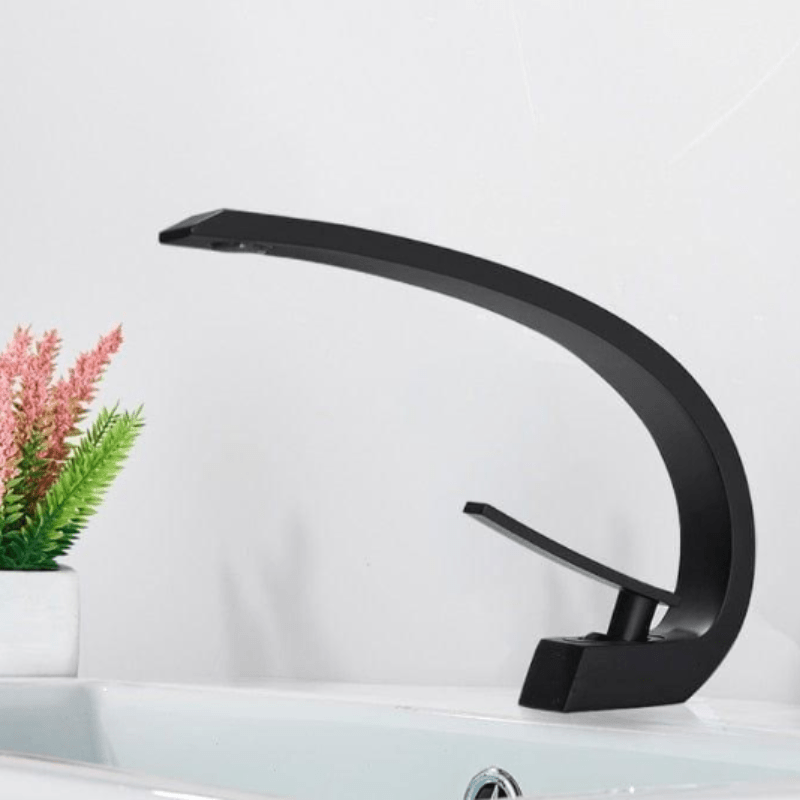 Robinet à Débit Incurvé en Laiton Durable pour Cuisine et Salle de Bain – Design Moderne et Élégant 3