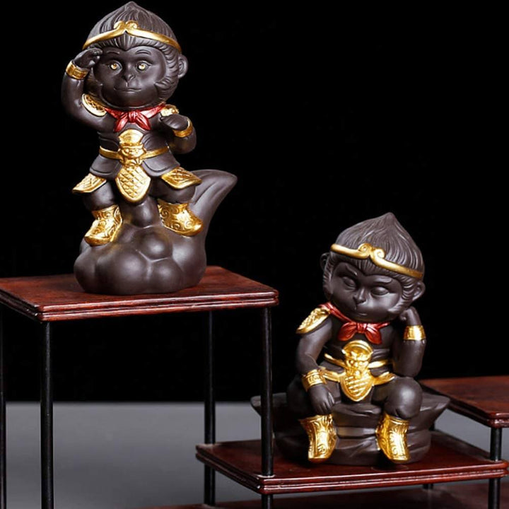 Sculpture Zen de Moine Roi en Argile Violette – Décoration Apaisante pour Séance de Thé et Intérieur Élégant 1