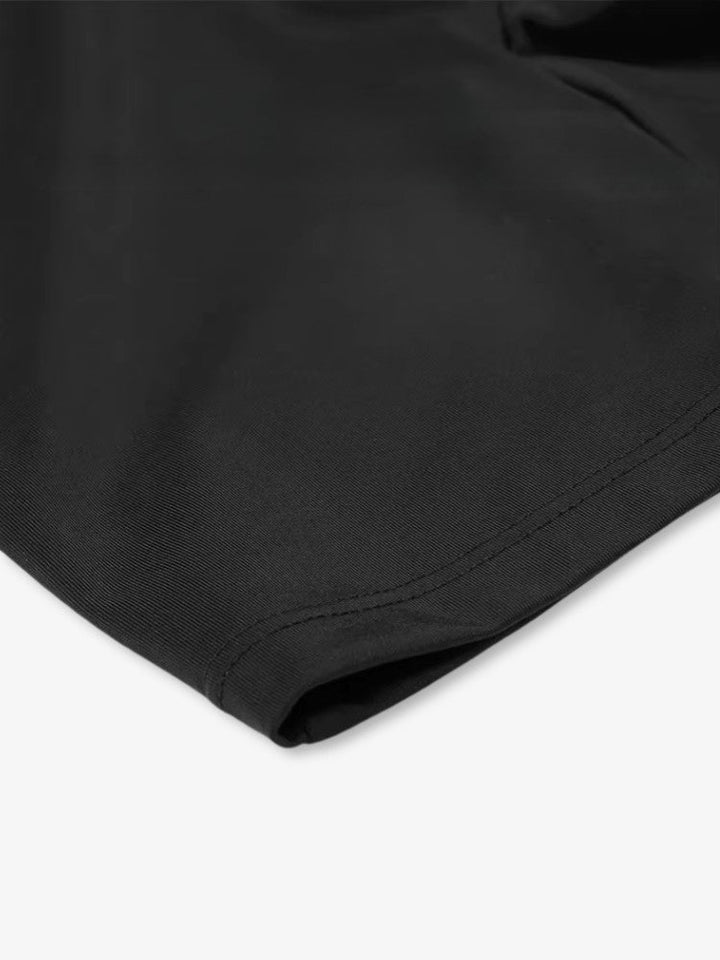 Système de compression zonée qui contribue à stabiliser les muscles des cuisses et à sculpter la silhouette. 2