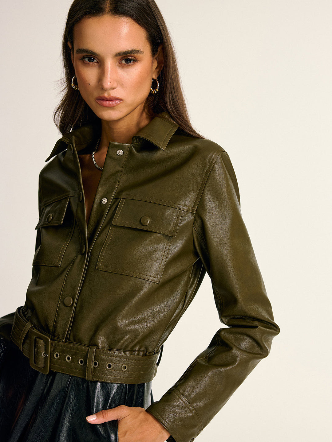 Veste Femme Chemise Cargo en PU avec Ceinture - Élégante et Confortable, Manches Longues, Coupe Slim 3