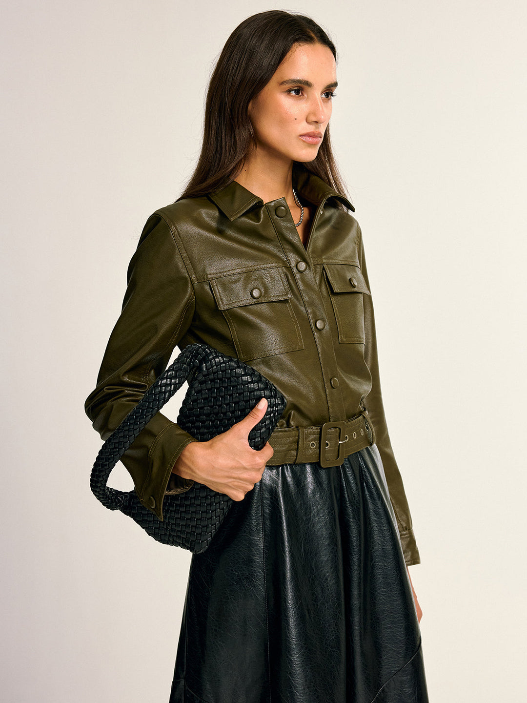 Veste Femme Chemise Cargo en PU avec Ceinture - Élégante et Confortable, Manches Longues, Coupe Slim 4