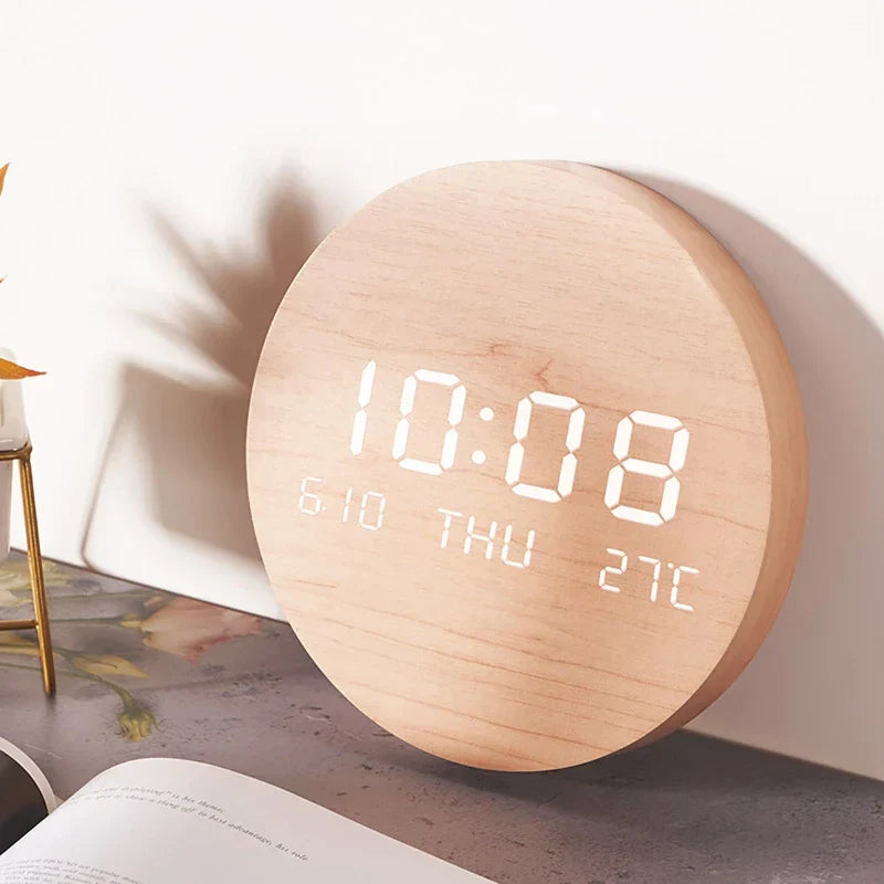 WoodenWake | Horloge de bureau LED écologique 1