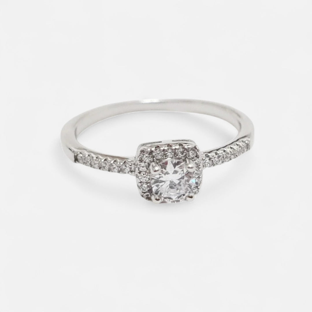 Celzoir | Bague Classy Femme en Argent avec Zircon Carré – Élégance Intemporelle et Raffinement Moderne