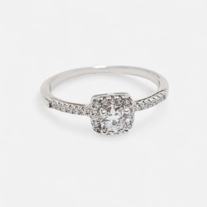 Celzoir | Bague Classy Femme en Argent avec Zircon Carré – Élégance Intemporelle et Raffinement Moderne