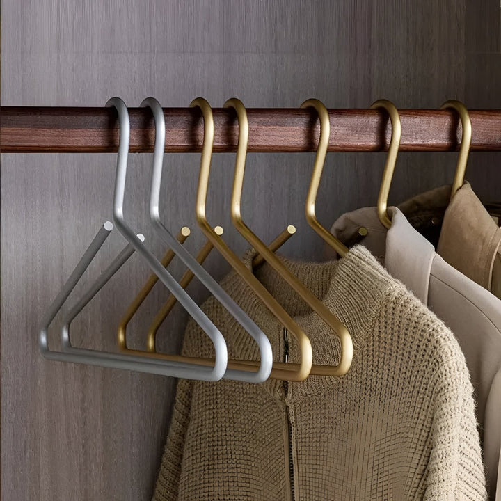 Clothing Hangers Space-Saving Matte Finish Durable Design - Image 6