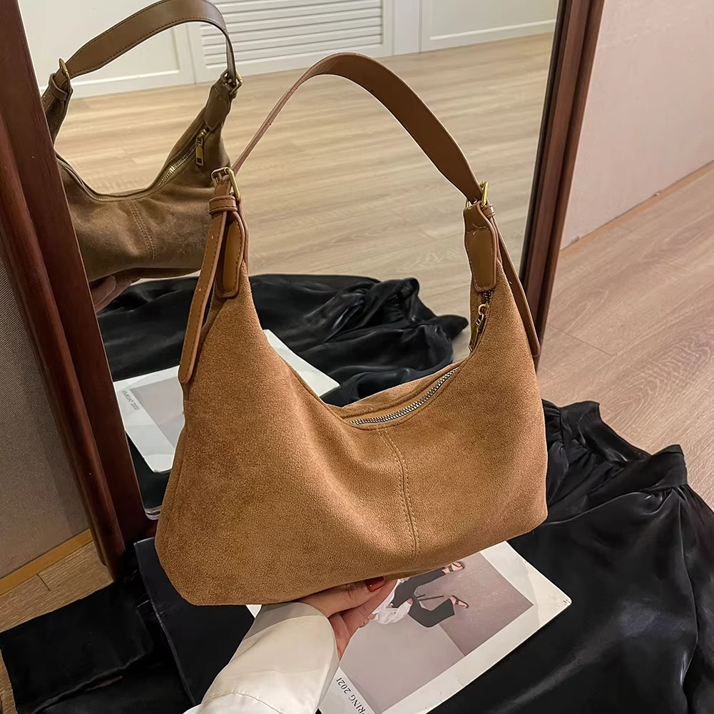 Elegant Moon – Half-Moon Bag in Luxury Suede