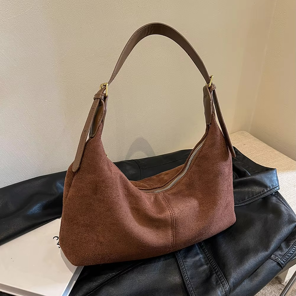 Elegant Moon – Half-Moon Bag in Luxury Suede