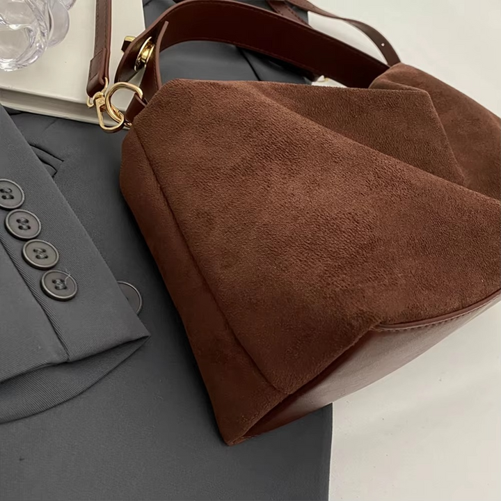 Elegant Moon – Half-Moon Bag in Luxury Suede