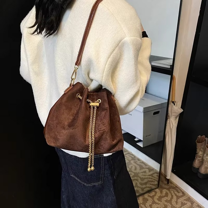 Elegant Moon – Half-Moon Bag in Luxury Suede