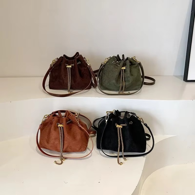 Elegant Moon – Half-Moon Bag in Luxury Suede